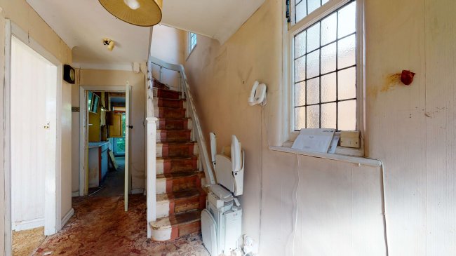 121 Grand Avenue, Surbiton, Surrey, KT5 9HY 7