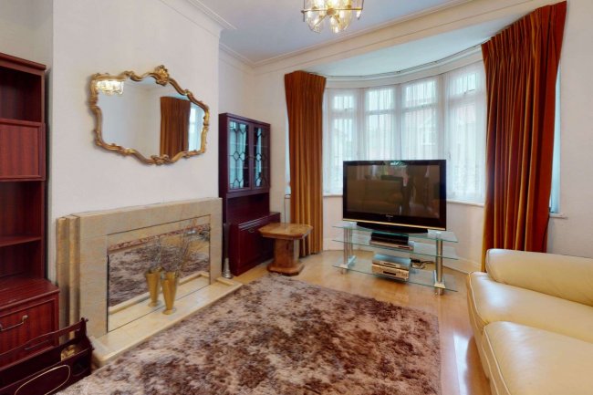 42 Ferndown Road, Northwood, Middlesex HA6 1PH 2