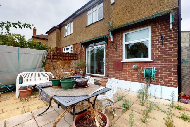 42 Ferndown Road, Northwood, Middlesex HA6 1PH 2