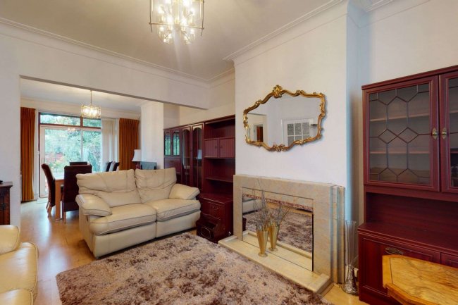 42 Ferndown Road, Northwood, Middlesex HA6 1PH 2