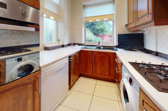 42 Ferndown Road, Northwood, Middlesex HA6 1PH 2