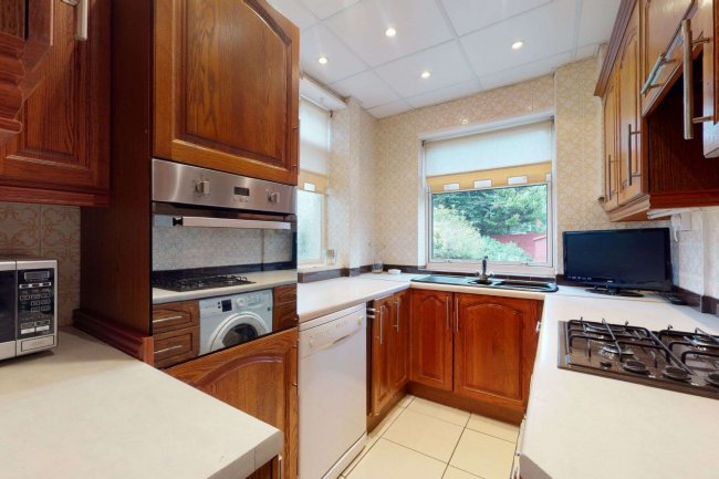 42 Ferndown Road, Northwood, Middlesex HA6 1PH 2