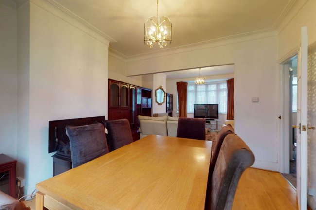 42 Ferndown Road, Northwood, Middlesex HA6 1PH 2