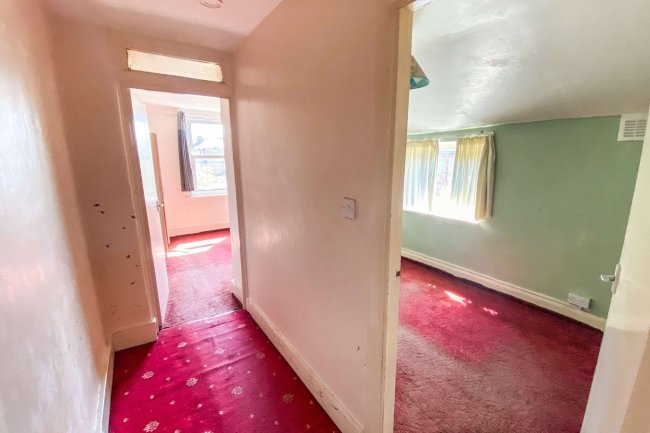 Flat B, 2 Foxbourne Road, Tooting, London SW17 8EW 
 10