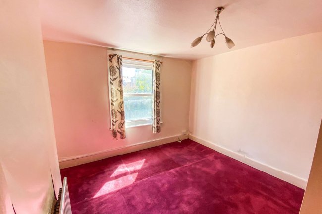 Flat B, 2 Foxbourne Road, Tooting, London SW17 8EW 
 10