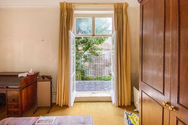 Flat 5, 15 Chesham Street, Belgravia, London SW1X 8ND
 4