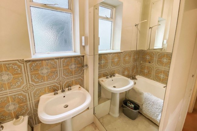 Flat 5, 15 Chesham Street, Belgravia, London SW1X 8ND
 4