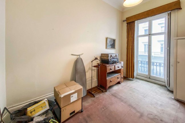 Flat 5, 15 Chesham Street, Belgravia, London SW1X 8ND
 4