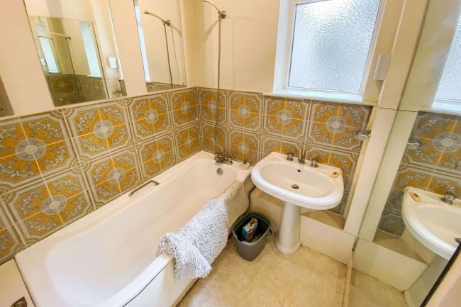 Flat 5, 15 Chesham Street, Belgravia, London SW1X 8ND
 4