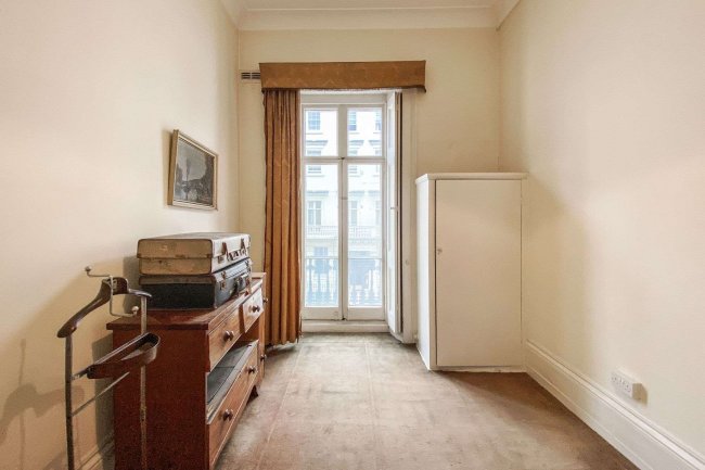 Flat 5, 15 Chesham Street, Belgravia, London SW1X 8ND
 4