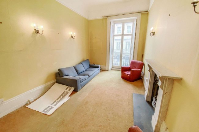 Flat 5, 15 Chesham Street, Belgravia, London SW1X 8ND
 4