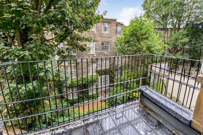 Flat 5, 15 Chesham Street, Belgravia, London SW1X 8ND
 4