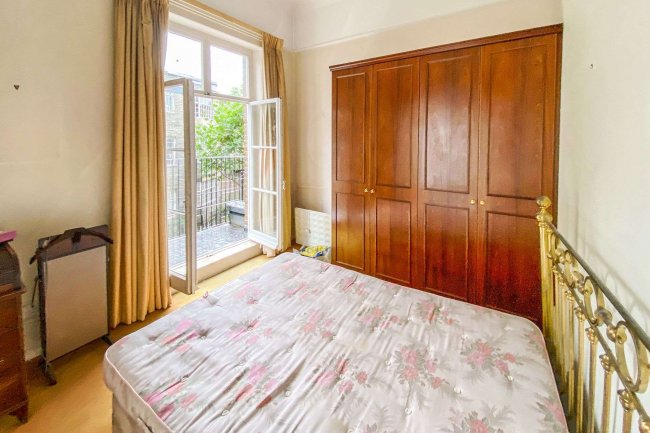 Flat 5, 15 Chesham Street, Belgravia, London SW1X 8ND
 4