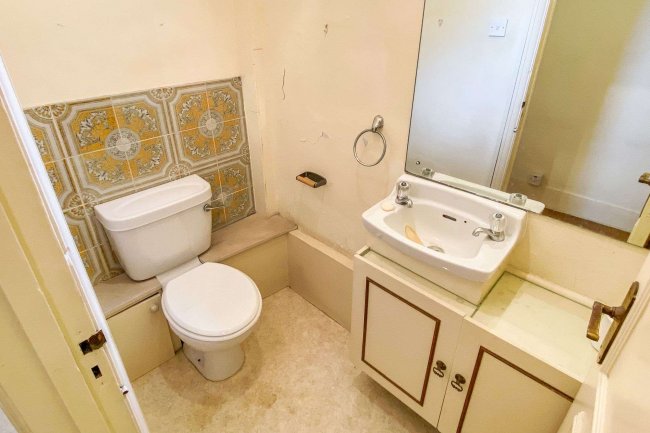 Flat 5, 15 Chesham Street, Belgravia, London SW1X 8ND
 4