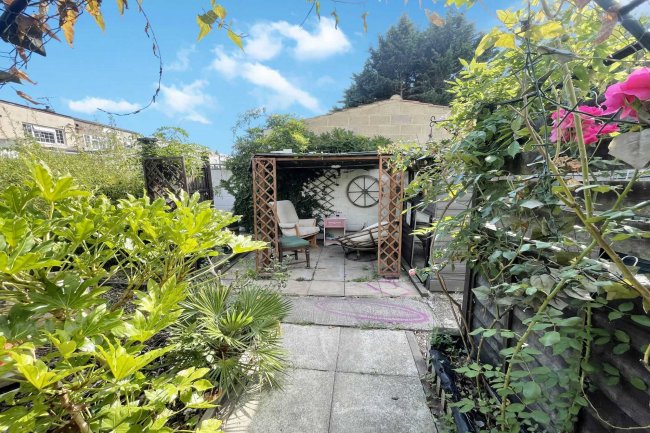 565A Bath Road, Slough, Berkshire SL1 6AB 5