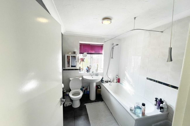 565A Bath Road, Slough, Berkshire SL1 6AB 5