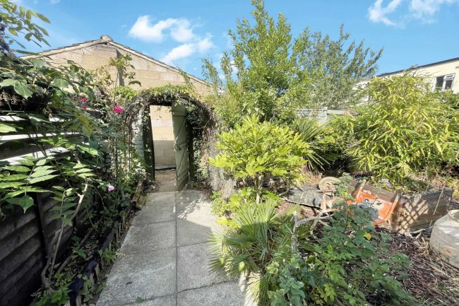 565A Bath Road, Slough, Berkshire SL1 6AB 5