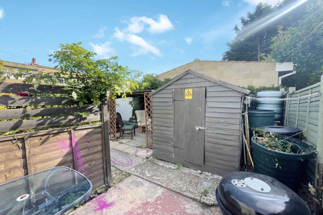 565A Bath Road, Slough, Berkshire SL1 6AB 5