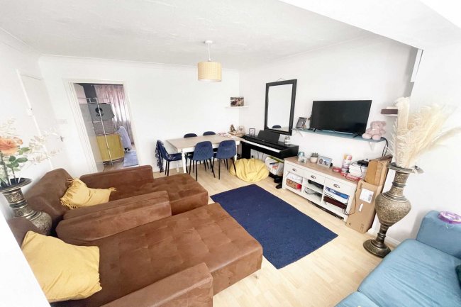 565A Bath Road, Slough, Berkshire SL1 6AB 5