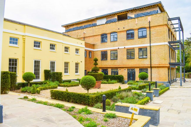 Westhorpe House, Marlow, Buckinghamshire SL7 3FJ 1