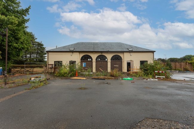 Westhorpe House, Marlow, Buckinghamshire SL7 3FJ 1