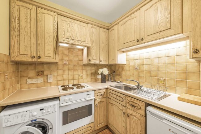 59 Canfield Gardens, Hampstead, London, NW6 3JL  6