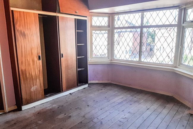 33 Gordon Crescent, Stoke on Trent ST1 6BU
 7