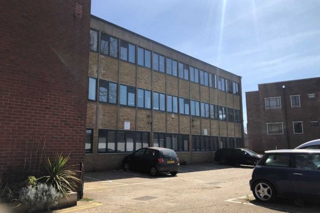 470 Church Lane, Kingsbury Green, London NW9 8UA 2