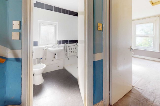 75 Eccles Road, London SW11 1LX  10