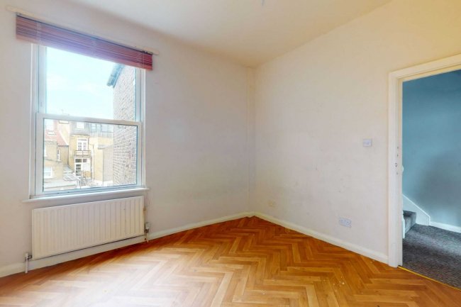 40 Garfield Road, London SW11 5PN 1