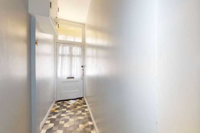 40 Garfield Road, London SW11 5PN 1