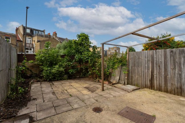 40 Garfield Road, London SW11 5PN 1