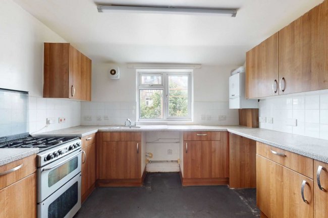 40 Garfield Road, London SW11 5PN 1