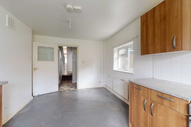 40 Garfield Road, London SW11 5PN 1