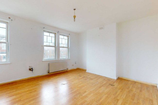 40 Garfield Road, London SW11 5PN 1