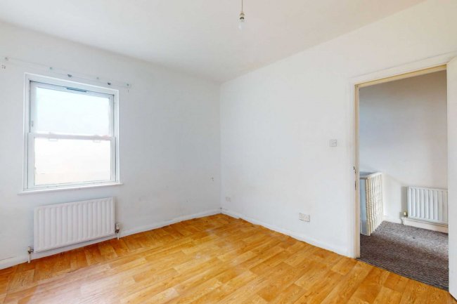 40 Garfield Road, London SW11 5PN 1