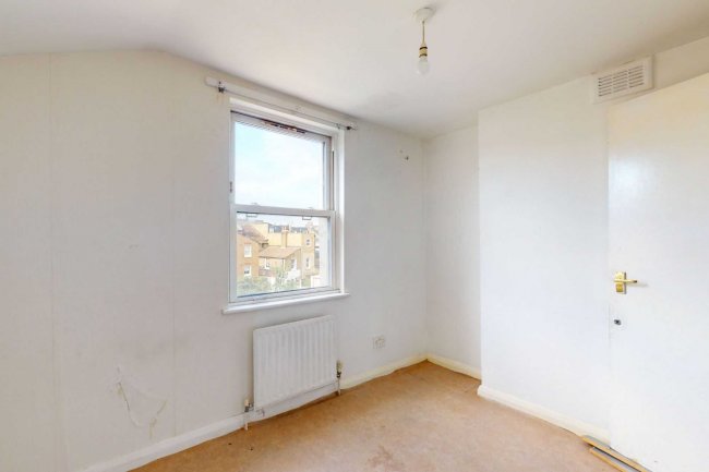 40 Garfield Road, London SW11 5PN 1