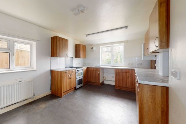 40 Garfield Road, London SW11 5PN 1