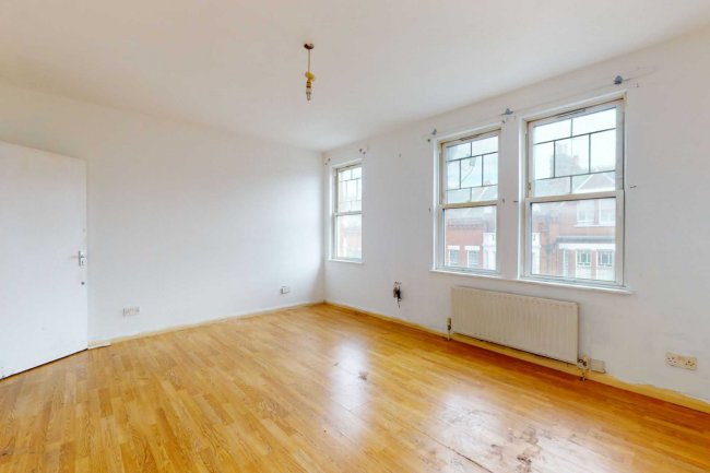 40 Garfield Road, London SW11 5PN 1