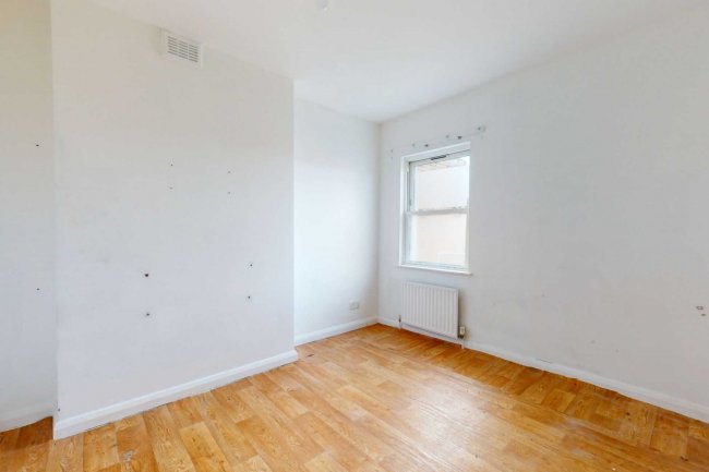 40 Garfield Road, London SW11 5PN 1