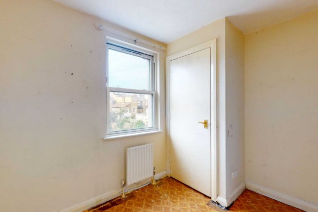 40 Garfield Road, London SW11 5PN 1