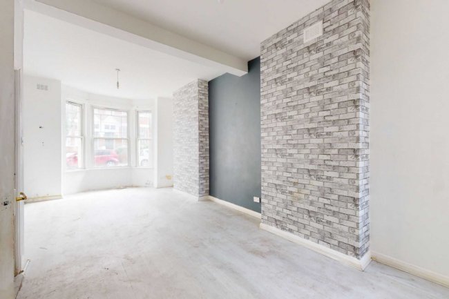 40 Garfield Road, London SW11 5PN 1