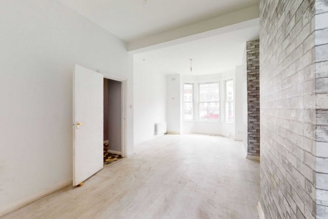 40 Garfield Road, London SW11 5PN 1