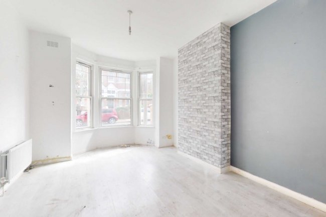 40 Garfield Road, London SW11 5PN 1