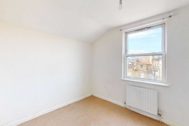 40 Garfield Road, London SW11 5PN 1