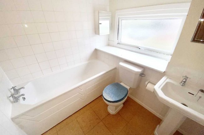 43 Harrison Close, Reigate, Greater London RH2 7HS 6