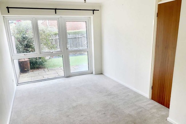 43 Harrison Close, Reigate, Greater London RH2 7HS 6