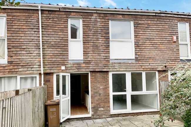 43 Harrison Close, Reigate, Greater London RH2 7HS 6