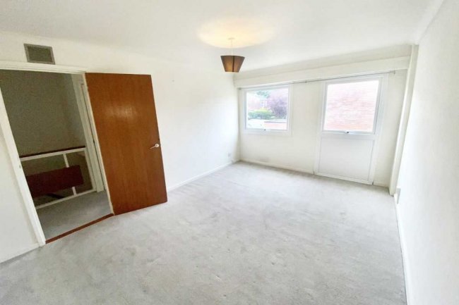 43 Harrison Close, Reigate, Greater London RH2 7HS 6