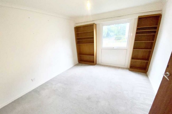 43 Harrison Close, Reigate, Greater London RH2 7HS 6